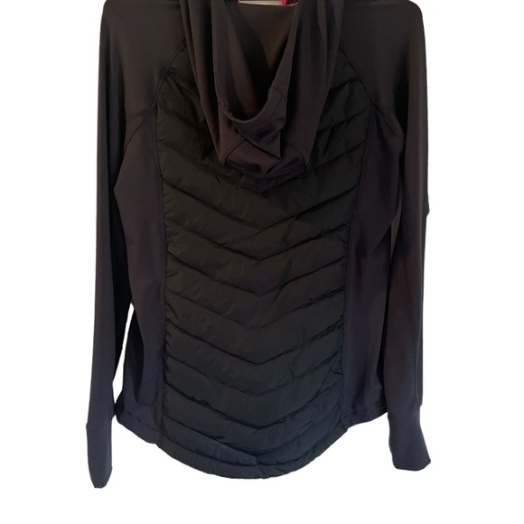 GAPFit Running hoodie 🏃‍♀️ Size M 🏃‍♀️ Black with pink zipper - Picture 2 of 3